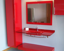 Baño moderno rojo
